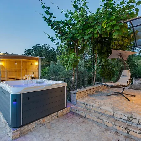 In Istria With Pool And Sauna *