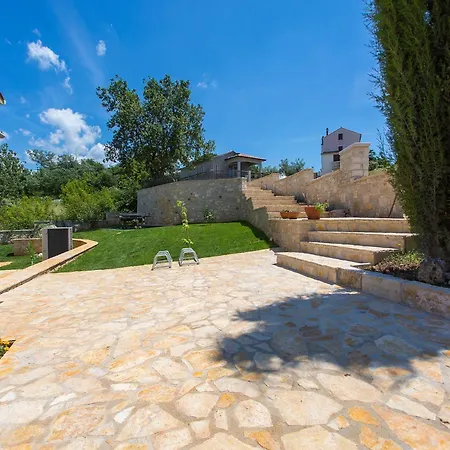 Villa Scenic Near Fuente Porec