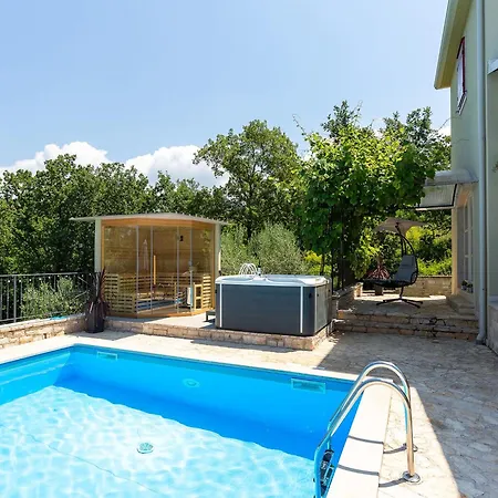 Villa Scenic Near Fuente Porec