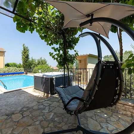 In Istria With Pool And Sauna Porec