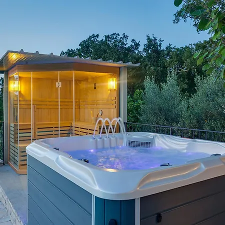 In Istria With Pool And Sauna *
