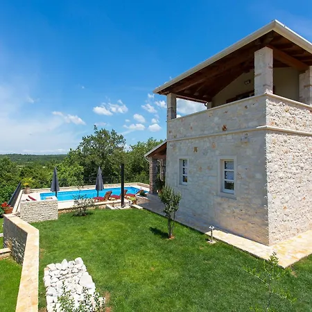 In Istria With Pool And Sauna Porec